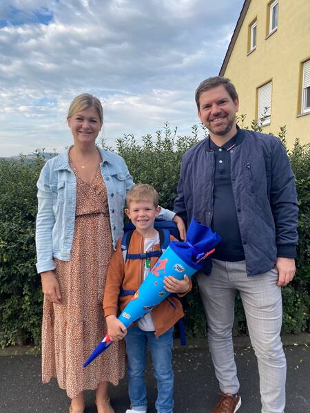 Henri Einschulung mit Familie