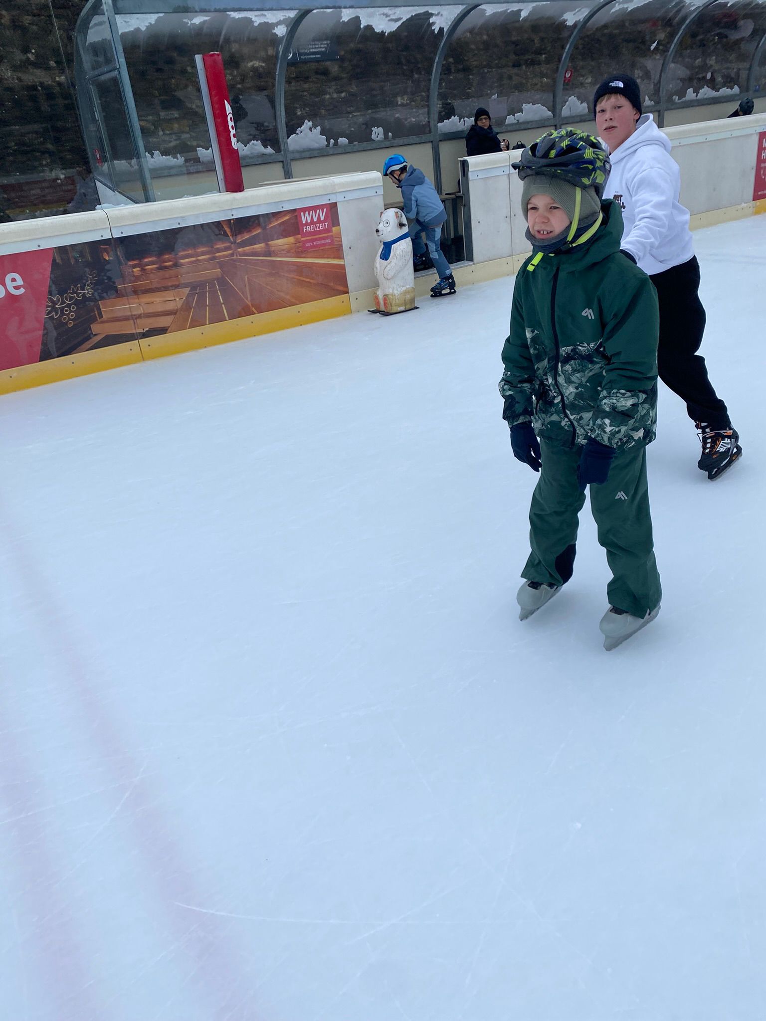 Henri beim Eislaufen