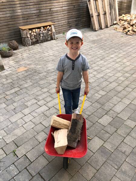 Henri mit Schubkarre