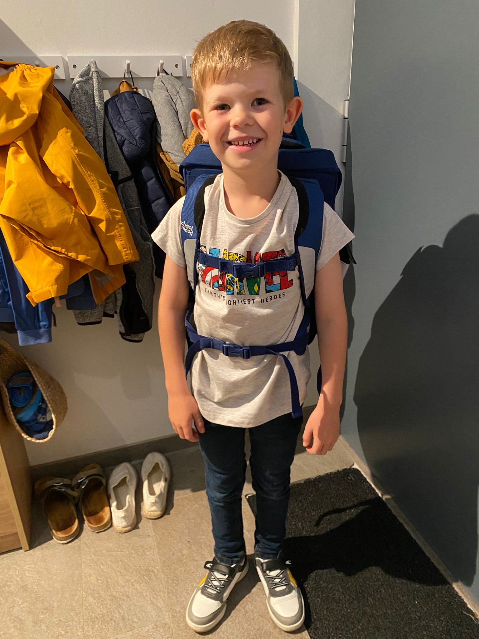 Henri mit Schulranzen